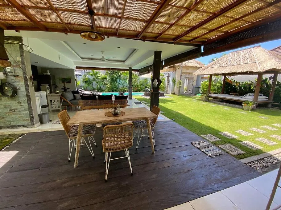 סמיניאק Villa Dharsan