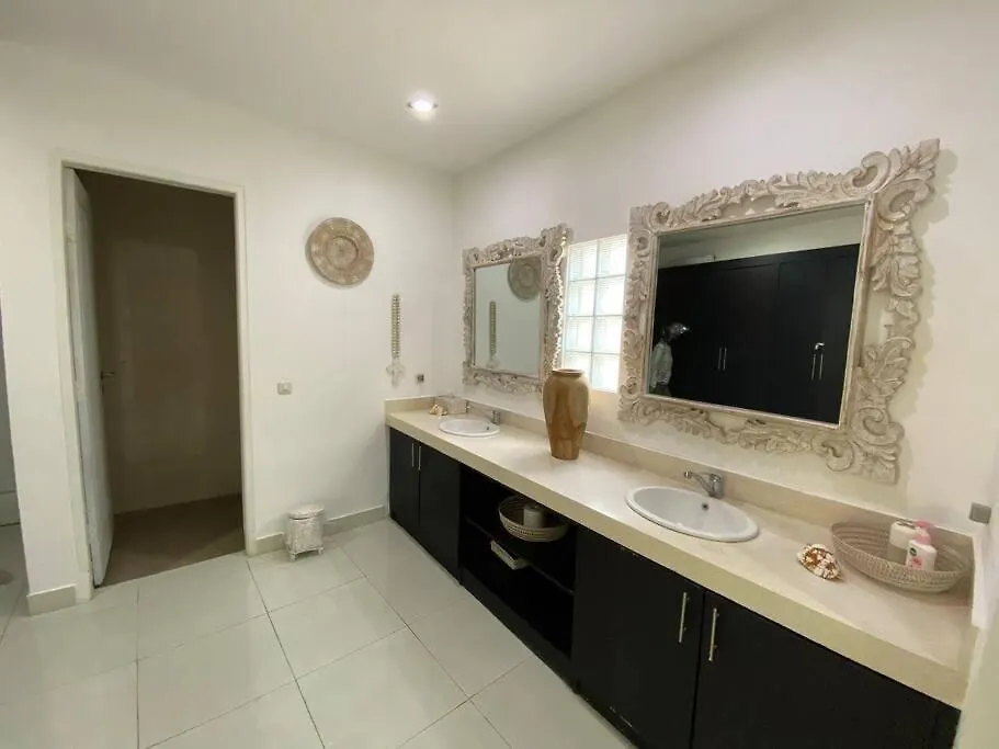 סמיניאק Villa Dharsan