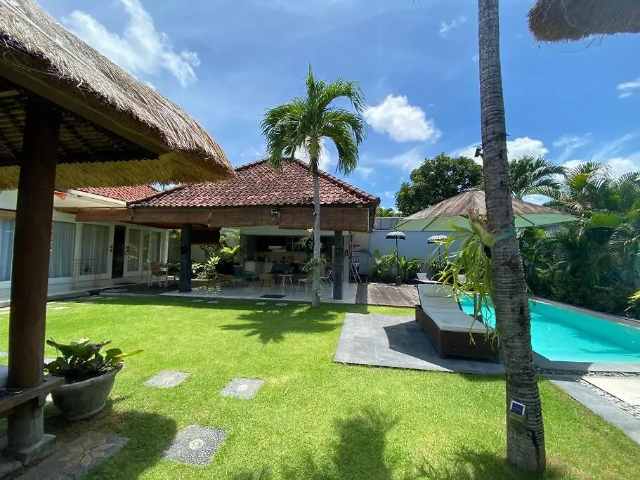 Villa Dharsan Seminyak Indonesien